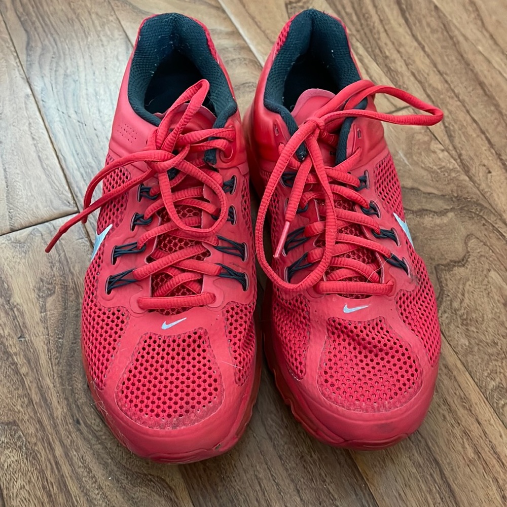 Red Nike Air max